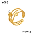 Detail des 18K Goldwellenrings Y089 mit geometrischen Linien und 1 cm Breitenmessung - Y089-Wellenquadrat Offener Ring