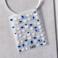 Autocollant d'ongles 3D ultra-fin avec cœurs bleus et motifs floraux blancs TS-2417 - TS-2417 Cœur Bleu Brillant