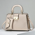 Elegante borsa a mano beige stampa serpente con chiusura dorata e mini charm abbinato - 27cmx12cmx20cm / Bianco avorio