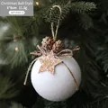 Pallina di Natale bianca floccata con stella di legno e pigne su ramo di pino - Palla di Natale Bianca / Singola