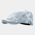 Detail van verstelbare koperen gesp op de lichtblauwe gewassen denim baret en stoftextuur - Verstelbaar / Lichtblauw