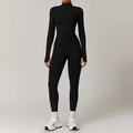 Schwarzes nahtloses Yoga-Set für Damen mit schmaler Reißverschlussjacke und Daumenlöchern - S / Jacke + Hose / Premium Schwarz / Schwarzes Langärmeliges Oberteil Und Passende Hose Zweiteilig Mit Druckknopfverschluss.