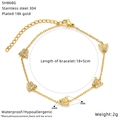 Primer plano del dije de mariposa en acero inoxidable chapado en oro 18k con circonitas - Estilo Mariposa Circonita Dorada (SH868G)