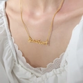Collier avec pendentif Sweetheart plaqué or sur mannequin en dentelle blanche - Or-Sweetheart-43+5cm