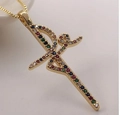 Ciondolo a croce minimalista placcato in oro con pietre preziose multicolori vivaci - Rame placcato oro con zirconi colorati / Croce d'oro con zirconi colorati