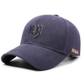 Dunkelblaue Baseballkappe mit goldfarbener NY-Stickerei und strukturierter Textur - Verstellbar / Marineblau