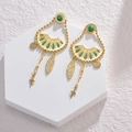 Boho-Ohrhänger in Gold mit smaragdgrünem Stein und eleganten Blattanhängern - Pfauengrün Quaste Blatt Stil (OLBE712) / Pfauengrün/Gold