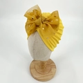 Hellgelbe Baby-Turban-Mütze mit goldener Punkt-Schleife aus weichem Rippenstrick - Gelb