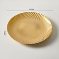Minimalistisches goldenes rundes Dekotablett mit Spiraltextur und 30 cm Durchmesser - Goldener Runder Teller