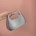 Pochette rigida argento in acrilico con trama ondulata e manico traforato da donna - Argento
