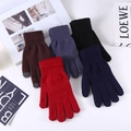 Winter thermal knit gloves in five solid colors with touchscreen fingertips for adults - 21x10cm / Men-Dark Gray