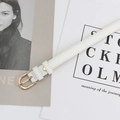 Cintura sottile bianca da donna con elegante fibbia dorata a forma di D minimalista - Bianco