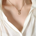Collana con ciondolo a forma di orso in oro rosa con occhi in zircone sul modello - 40+5cm / Oro rosa
