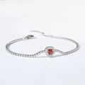Silbernes Tennisarmband mit herzförmigem rotem Zirkon und funkelnden weißen Steinen - Silber