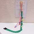 Cordon de téléphone tressé rose et vert avec perle fleurie et fermoir doré - 46.A08 Pendentif Fleur Rose Vert