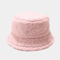 Detailaufnahme des rosa Fischerhuts aus flauschiger Wolle mit dicker Plüschtextur für Winter - M (56-58cm) / Rosa