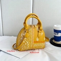 Détail du sac coquille jaune à motif paisley avec dimensions 21x17,5x8cm et poignée - Jaune