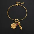 Élégant bracelet MAMA en acier doré avec pendentifs tournesol et pierre rouge brillante - Or