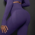 Détail du pantalon de yoga violet sans couture à taille haute avec contour fessier - Violet foncé