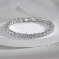 Zilveren tennisarmband met ronde zirkonia kristallen op een displaystandaard - 19cm / Witte Zirkoon Verzilverd
