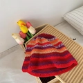 Handgefertigter Häkel-Anglerhut mit bunten Streifen und gewellter Strickstruktur - Farbblock - Rot / M (56-58cm)
