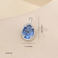 Vue détaillée du pendentif ovale en zircon bleu, dimensions 1,4 cm par 1,1 cm pour bijoux - Argent/Zirconium Bleu