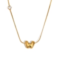 Collier plaqué or avec lettre W bulle et oxyde de zirconium sur fond blanc épuré - Or-Lettre W