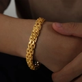 Men's vintage-style titanium steel gold-plated bracelet with textured watchband link design - Roman Numeral Watch Clasp / Gold