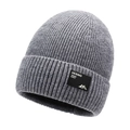 Berretto in maglia grigia con patch logo montagna e calda fodera in pile per sport invernali - Grigio chiaro