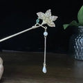 Chinesische Haarspange in Gold mit Blumen, funkelnden Strasssteinen und Perlenquasten - Goldene Blume Strass Perle Quasten Haarnadel (发簪1283)