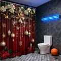 Détail du rideau de douche de Noël avec poinsettias rouges et ornements dorés de fête - Boules de Noël Rouges / 90*180cm