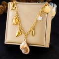 Detailansicht vergoldeter Meeresanhänger mit Meerjungfrauenschwanz, Schildkröte und Seestern - Meerjungfrauenschwanz Schildkröte Seestern Muschel Armband Stil (N3367)