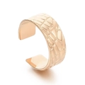 Bague vintage minimaliste en titane fini or rose avec texture crocodile - Texture Crocodile Or Rose (KR105255--KFC)