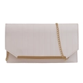 Elegante borsa da sera bianca a pieghe con decoro dorato e tracolla a catena - Bianco