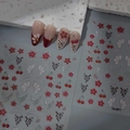 Detalle de pegatinas 5D para uñas de flores rojas y cerezas con patrones de leopardo - Estilo Floral Rojo Cereza con Estampado de Leopardo (CO-571)