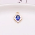 Colgante de piedra ovalada azul bañado en oro con detalles de circonitas blancas - Azul Real