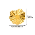 Detailansicht des hohlen Blumenrings mit goldener Wellenstruktur und 42mm Größe - Wellenförmige Faltenblume