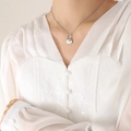 Collar plateado con colgante de bolso con incrustaciones de nácar blanco y perla - Collar Color Acero (40+5cm)