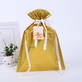 Holografische goldene Weihnachtsgeschenktüte mit Satin-Kordelzug und Geschenkanhänger - Klein (32*24) / Laser Gold