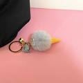 Porte-clés crème glacée en peluche grise avec cône jaune, anneau doré et gland assorti - Gris