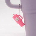 Anhänger für Strohhalmdeckel aus Silikon in Rosa mit Gänseblümchen und Silberkette - Hellrosa Blumenbecher Perlenkette