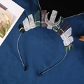 Detail der handgefertigten Kristallkrone mit Mondanhänger und Rohsteinen auf Blau - Silberdraht Halbmond Stil / Bergkristall + Indien Achat