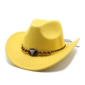 Dettaglio di cappello da cowboy con ornamento a testa di toro in argento e perle - M (56-58cm) / Giallo