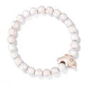 Bracciale di perline in turchese bianco con venature marroni e ciondolo a delfino - Bianco