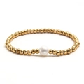 Bracciale elastico con perline d'acciaio dorato da 4mm e una perla bianca da 8mm - Stile Perline Dorate e Perle (NL08-2)