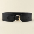 Detail eines schwarzen breiten Gürtels mit goldener Schnalle und elastischem Taillenband - Schwarz