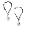Deux accessoires de chaîne en argent avec pendentifs boule de cristal sur fond blanc - Boule de cristal d'argent