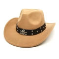 Détail d'un chapeau en feutre de laine camel avec ruban en cuir clouté et décor de crâne - M(56-58cm) / Chameau