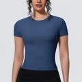 Détail du t-shirt de sport ajusté bleu-gris avec col rond et tissu élastique lisse - Bleu Marine