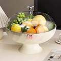 Piatto da frutta color crema con piedistallo, coperchio con orsetto e fiocco rosa - Con Coperchio Antipolvere / Bianco Crema